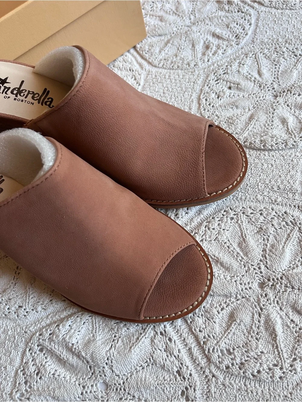 Cinderella of Boston leather block heel open toe sandals brown 5 petite